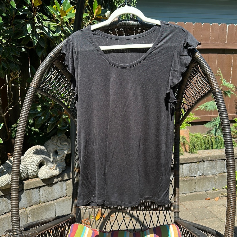 14th and Union flutter sleeve tops, size large black